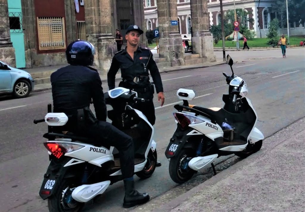 Policja na Kubie